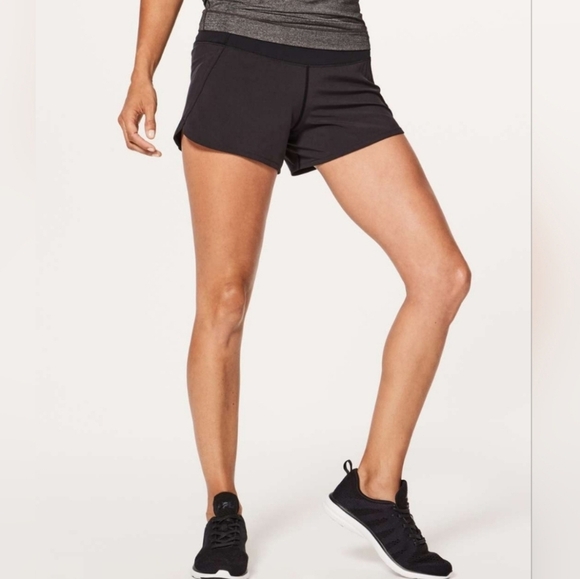 Rare Lululemon Run Times Santa Cruz Black Shorts Size 6 - Picture 1 of 13